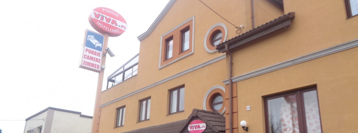 Hotel położony w centrum Mszczonowa. W promieniu 300 metrów park, sklepy, przystanek autobusowy.