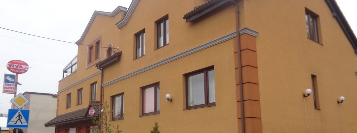 W naszym hoteliku posiadamy nowoczesne pokoje z łazienkami. Każdy u nas odpocznie.